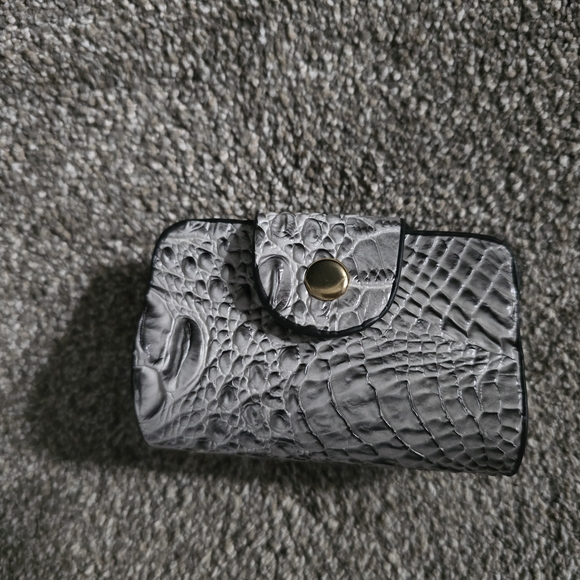 Elegant Crocodile Pattern Handbag Set - Black and Gray - Picture 6 of 7